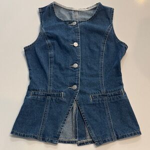 Livesso Women's Front Button Sleeveless Minimalist Denim Vest. Size S